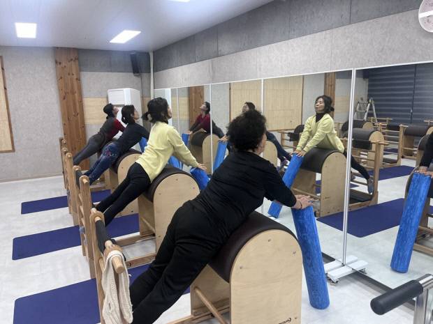 신안군이 도서지역 생활체육 활성화를 위해 오는 4월1일부터 암태면에서 필라테스 강좌를 운영한다. 신안군 제공