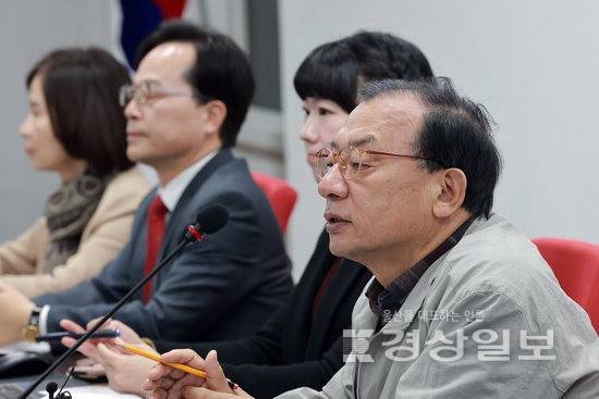 ▲ 국민의힘 이정현 공천관리위원장이 10일 서울 영등포구 여의도 중앙당사에서 열린 6·3 지방선거 광역단체장 및 기초단체장 후보자 면접에 앞서 발언하고 있다. 울산시장 후보로 등록한 김두겸 현 시장과 박맹우 전 시장의 면접은 12일 진행될 예정이다. 연합뉴스