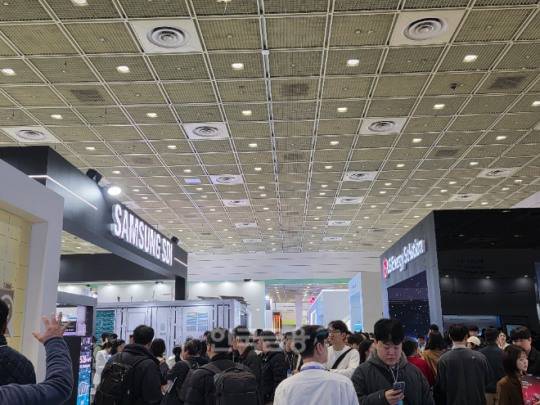 11일 서울 삼성동 코엑스에서 개최된 '인터배터리 2026'에 참가한 배터리 3사 부스 전경. / 사진=김재훈 기자