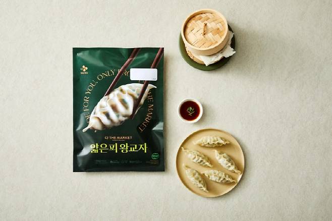 CJ제일제당 자사몰에 '얇은피 왕교자' 등을 더마켓 전용 제품으로 출시해 판매 중이다. (사진=CJ제일제당)