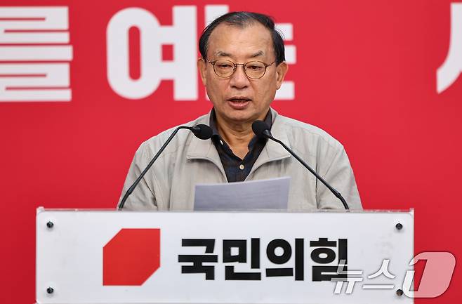 이정현 국민의힘 공천관리위원장이 11일 서울 여의도 국민의힘 당사에서 공천 관렴 심사 결과와 일정 등을 발표하고 있다. 2026.3.11 ⓒ 뉴스1 김도우 기자