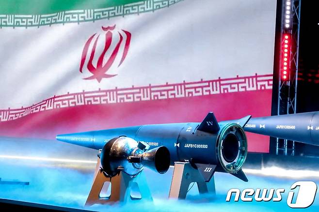 이란은 2023년 미사일 '파타흐'(Fattah)를 공개하며 최대 사거리 1400㎞, 최고 속도 마하 14에 달하는 극초음속미사일이라고 주장했다. 2023.06.06/ ⓒ 로이터=뉴스1