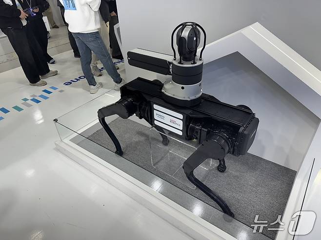 11일 서울 강남구 코엑스에서 열린 인터배터리 2026 포스코그룹 부스에 전시된 사족보행로봇 2026.3.11/뉴스1 ⓒ News1 박종홍 기자