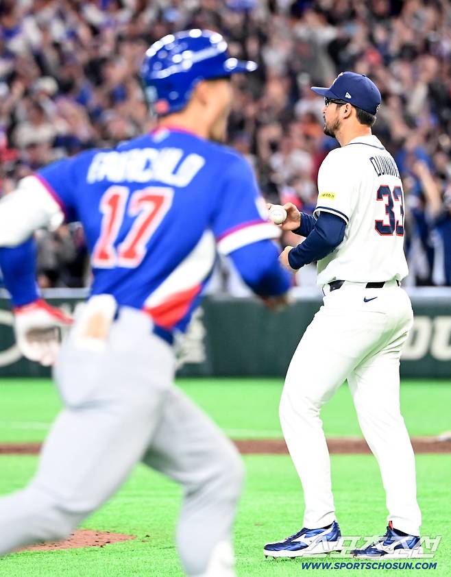 8일 일본 도쿄돔에서 열린 WBC(월드베이스볼클래식) 한국과 대만의 경기, 8회초 2사 2루 더닝이 페어차일드에 재역전 2점홈런을 내주며 아쉬워하고 있다. 도쿄(일본)=허상욱 기자wook@sportschosun.com/2026.03.08/