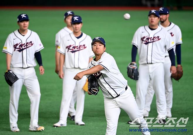 4일 일본 도쿄돔에서 열린 WBC(월드베이스볼클래식) 한국 대표팀의 공식훈련. 송승기가 수비훈련을 하고 있다. 도쿄(일본)=허상욱 기자wook@sportschosun.com/2026.03.04/