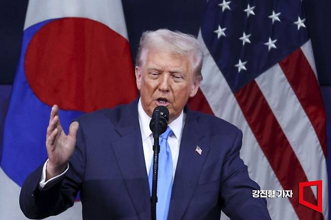 도널드 트럼프 미국 대통령이 지난해 10월 경북 경주 예술의전당에서 열린 APEC 최고경영자 회의에 참석해 연설하는 모습. 강진형 기자