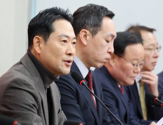 장동혁 국민의힘 대표와 김민수 최고위원. 연합뉴스