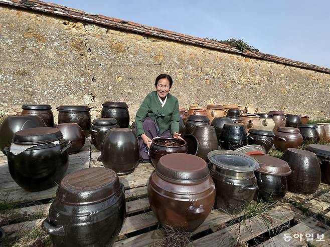 김치샤또 유홍림 대표가 직접 담근 장들을 선보이고 있다. 드베이=유근형 특파원