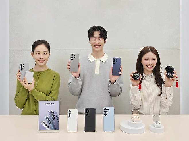 11일 출시된 갤럭시 S26 시리즈와 갤럭시 버즈4 시리즈. 삼성전자 제공