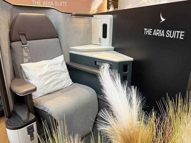 캐세이퍼시픽항공이 인천-홍콩 노선에 적용할 비즈니스석 '아리아 스위트'. 사진=강구귀 기자