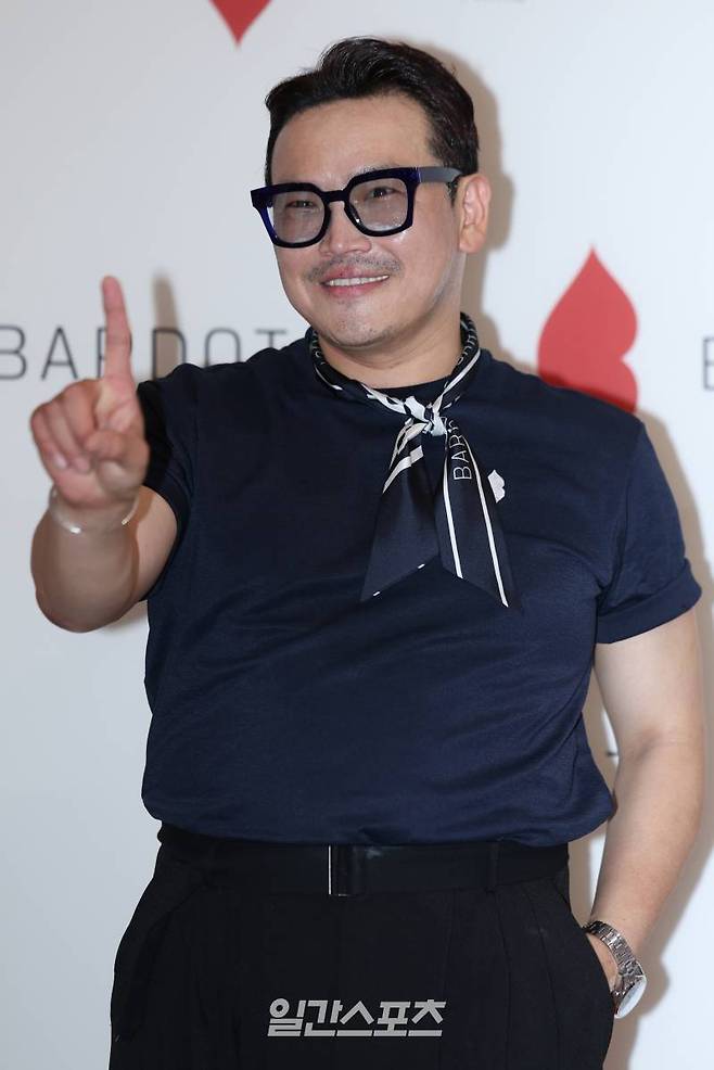 MC딩동이 2일 오후 서울 강남구 논현동에서 열린 한 패션 브랜드 포토콜 행사에 참석해 포즈를 취하고 있다. 서병수 기자 qudtn@edaily.co.kr /2024.07.02/