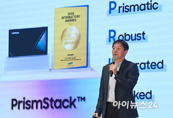 주용락 삼성SDI 연구소장이 11일 서울 강남구 코엑스에서 열린 더 배터리 컨퍼런스에서 강연을 하고 있다.[사진=곽영래 기자]