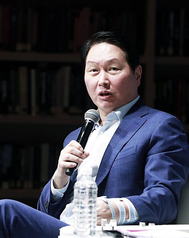 사회적가치연구원이 3월 10일 서울 한국고등교육재단 컨퍼런스홀에서 진행한 '2026 가치와 성장 포럼'에서 최태원 SK그룹 회장이 발언하고 있다. 사진=사회적가치연구원