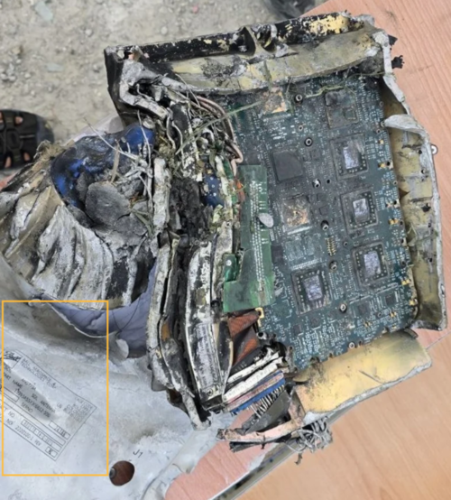 이란 국영방송 IRIB가 공개한 사진에 미군 토마호크 미사일 부품으로 추정되는 파편이 담겼다. 이 파편에는 미 국방부가 2014년 발주·계약했음을 뜻하는 일련번호와 함께 미 방산업체 ‘벨 에어로스페이스&테크놀로지’ 이름이 적혔다. IRIB 텔레그램 채널 게시물