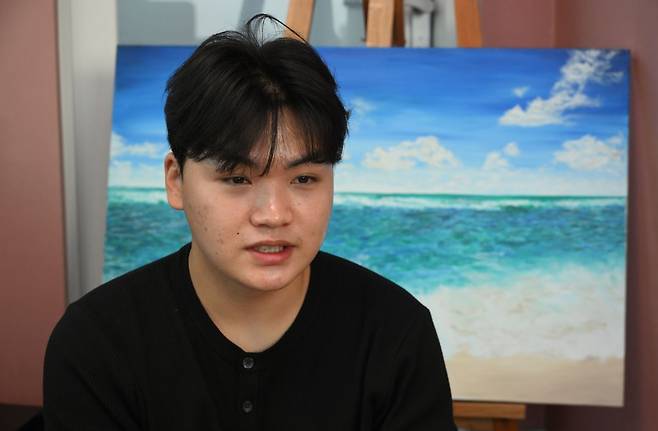 탈북민 김금성(22)씨가 11일 서울 모처에서 국민일보와 인터뷰하고 있다. 최현규 기자