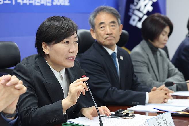 송미령 농림축산식품부 장관이 11일 서울 여의도 국회 의원회관에서 열린 농업협동조합(농협) 개혁안 당정협의에서 발언하고 있다. [뉴스1]