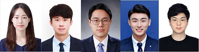 (왼쪽부터) 이다슬 한양대학교 에너지공학과 박사, 김영훈 한양대학교 에너지공학과 교수, 염봉준 한양대학교 화학공학과 교수, 황인국 한국과학기술연구원 반도체기술연구단 박사, 백승헌 한국과학기술연구원 반도체기술연구단 박사./사진제공=한양대학교