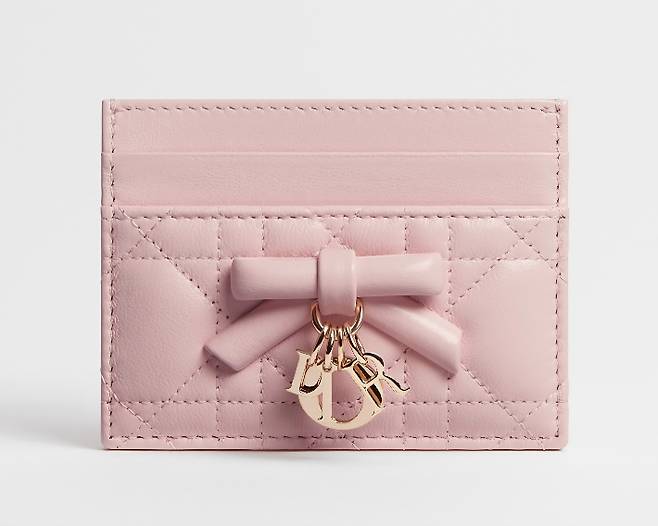 레이디 디올 프리지아 카드 지갑. 디올 제공