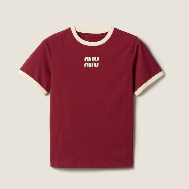 미우미우의 코튼 저지 티셔츠. 미우미우 제공