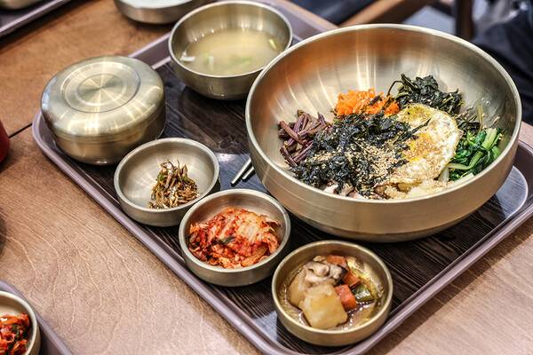 금강송스마트복합쉼터 식당에서 파는 산골비빔밥.