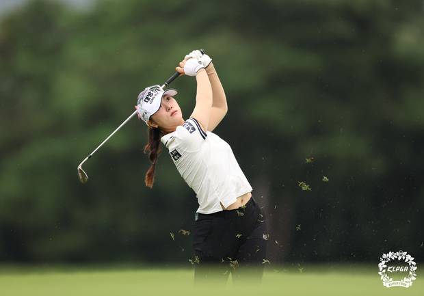 아이언 샷을 하고 있는 김민선7. 사진 제공=KLPGA