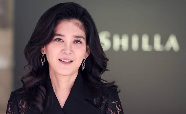 이부진 호텔신라 대표이사 사장이 20일 오전 서울 중구 삼성전자 장충사옥에서 열린 호텔신라 주주총회에 참석한 후 하고 있다.