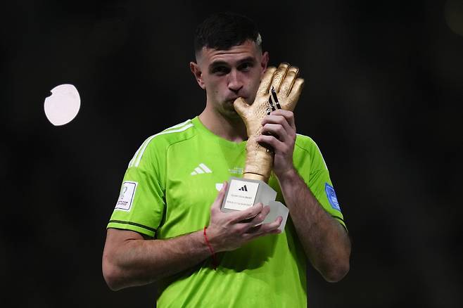 애스턴 빌라서 뛰는 아르헨티나 골키퍼 마르티네스는 FA의 도박 관련 규정을 위반한 것으로 보인다. AP뉴시스