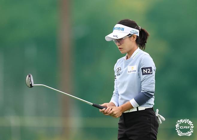 올해로 투어 10년 차를 맞은 박민지가 12일 개막하는 2026시즌 KLPGA 투어에서 통산 최다승 신기록과 누적 상금 70억 원 돌파 등 여러 대기록을 정조준한다. 그의 새 역사 도전은 올 시즌을 관통하는 관전포인트다. 사진제공 | KLPGA