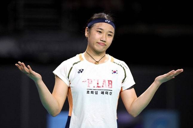 ▲ 왕즈이가 '안세영처럼' 셔틀콕을 쳤고 반대로 안세영이 직전 10경기 '왕즈이처럼' 시종 수세에 몰렸다. 결국 한 게임도 뺏어내지 못하고 고개를 떨궜다. 한국 단식 사상 첫 전영오픈 2연패 달성이 무산됐다.ⓒ연합뉴스/AFP