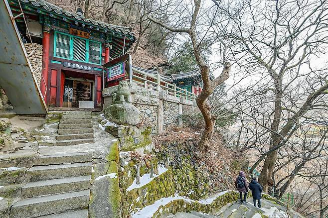 향산 기슭에 있는 관음전[사진/임헌정 기자]