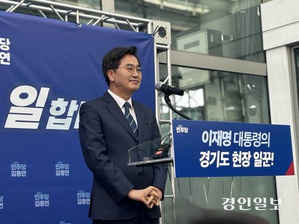 김동연 경기도지사가 12일 안양역에서 “절박한 심정으로 경기도지사 선거에 출마한다”며 6·3 지방선거 출마를 공식화했다. 2026.3.12 /이영지기자 bbangzi@kyeongin.com