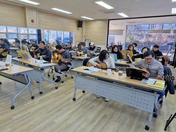 수서권역 협동조합은 주민과 방문객이 함께하는 다양한 문화강좌를 통해 농촌재생사업으로 형성된 공동체 가치를 나누고 있다. /양산도시재생지원센터