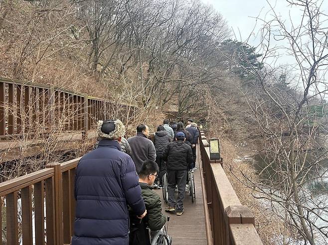 ▲ 산림교육 프로그램 '오감빙고' 운영 사진. 한국산림복지진흥원 국립칠곡숲체원 제공