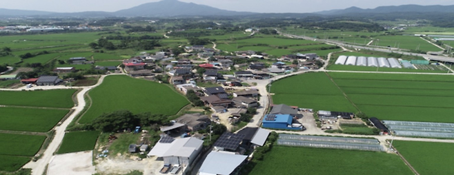 ▲ 의성군 다인면 신락1리 마을 전경. 이 마을은 취약지역 생활여건 개조사업을 통해 2024년 주거환경 정비가 완료된 지역이다. 의성군 제