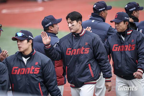 롯데 자이언츠가 시범경기 첫 승을 올렸다(사진=롯데)