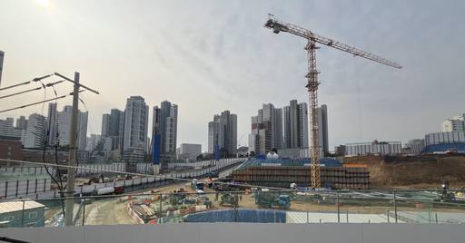 서울 동작구 노량진뉴타운 재개발 현장에서 아파트 건설 공사가 진행되고 있다. 노량진뉴타운은 약 9000가구 규모의 대형 재개발 사업으로 다음 달 6구역 일반분양이 예정돼 있다. /성채리 인턴기자