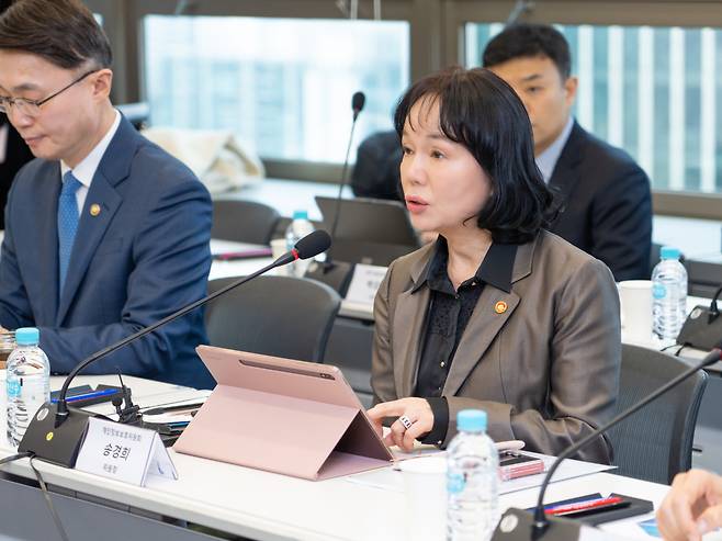 송경희 개인정보보호위원회 위원장이 3월 12일 오후 서울 종로구에서 개최된 'ISMS·ISMS-P 인증제 실효성 강화을 위한 현장 간담회'에 참석해 인사말을 하고 있다.(사진제공=개인정보위)