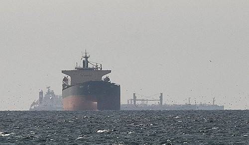 호르무즈 해협을 지나는 유조선 모습.(로이터연합뉴스)