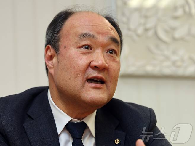 우연철 대한수의사회 회장이 10일 서울 종로구 뉴스1 본사에서 인터뷰를 하고 있다. ⓒ 뉴스1 황기선 기자