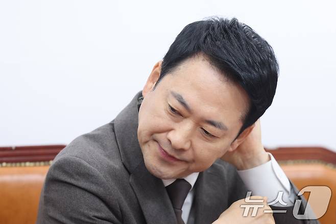 장동혁 국민의힘 대표가 12일 서울 여의도 국회에서 열린 최고위원회의에서 생각에 잠겨 있다. 2026.3.12 ⓒ 뉴스1 신웅수 기자