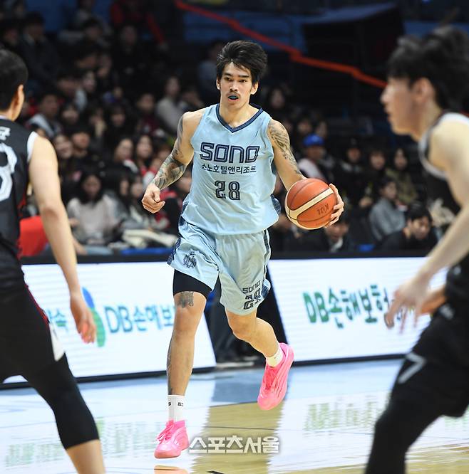 소노 켐바오가 27일 고양 소노 아레나에서 열린 2025~2026 프로농구 울산 현대모비스와 경기에서 드리블을 하고 있다. 고양 | 최승섭기자 thunder@sportsseoul.com
