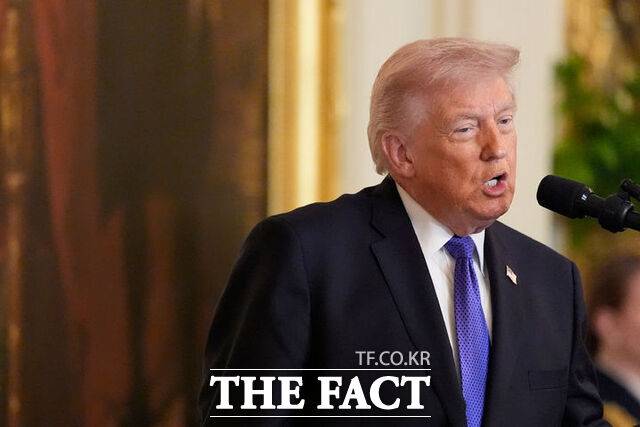 북한이 정치적 지지 의사를 드러낸 것이라는 해석도 나온다. 사진은 도널드 트럼프 미국 대통령이 지난 2일(현지시간) 미국 워싱턴DC 백악관 이스트룸에서 열린 명예훈장 수여식에서 연설하는 모습. /뉴시스, AP