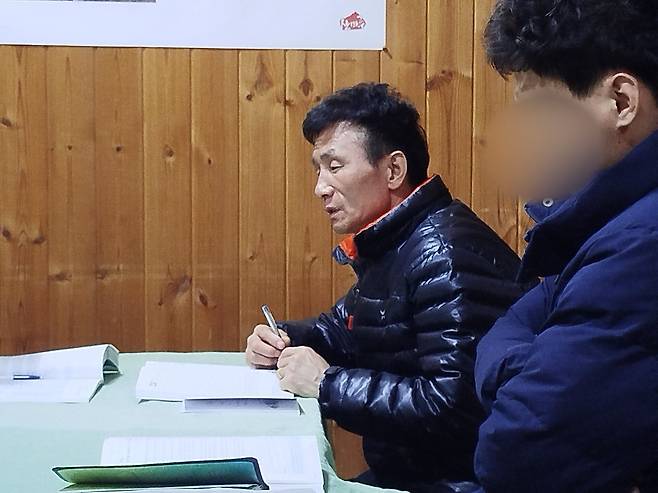 광이 형제는 흔들리지 않는 반듯한 목소리로 기도하는 사람이었다. /이주연 목사