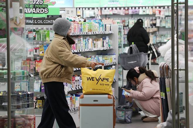 인천 영종도 인천국제공항 한 올리브영 매장의 모습./연합뉴스
