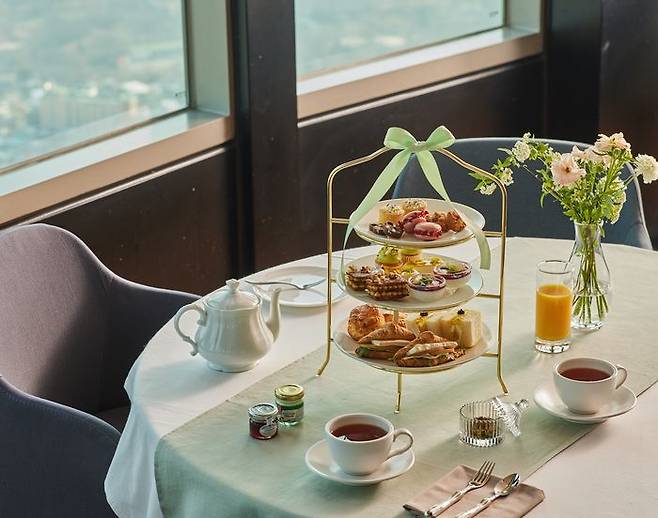 엔그릴 봄 애프터눈티 세트.ⓒCJ푸드빌