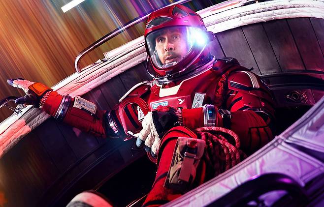 영화 ‘프로젝트 헤일메리’는 평범한 과학 교사 ‘그레이스’(라이언 고슬링)가 종말의 위협을 마주한 인류를 구할 마지막 미션을 수행하는 여정을 그린 작품이다. 또 다른 주인공은 그레이스가 우주에서 만난 외계 생명체 ‘로키’다. 두 캐릭터의 교감을 따뜻한 시선으로 다룬 이 영화는 로키의 무해하고 귀여운 성격 덕에 유쾌한 분위기를 더한다. 소니픽처스 제공