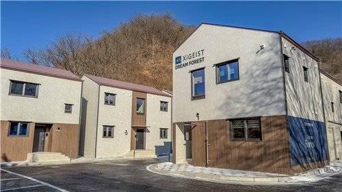 GS건설 자이가이스트가 최근 준공한 목조 모듈러 기숙사 ‘드림 포레스트’ 전경. GS건설 제공