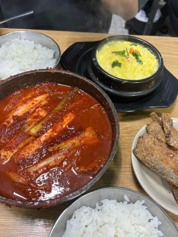 서울 중구 남대문시장의 ‘희락갈치’. 대표 메뉴인 갈치조림은 1인분에 1만4000원이다. 
김도언 소설가 제공