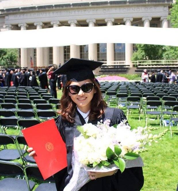 최지은 전무가 10여년 전 미국 매사추세츠공대(MIT) MBA 학위수여식에서 환하게 웃던 모습.