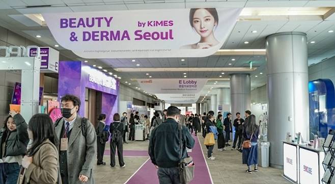 '뷰티앤더마 서울'은 전 세계적으로 주목받는 K-뷰티가 단순 화장품을 넘어 근본적인 피부 건강과 치료를 아우르는 의료 분야로 진화하는 흐름을 집약한 특별관이다.